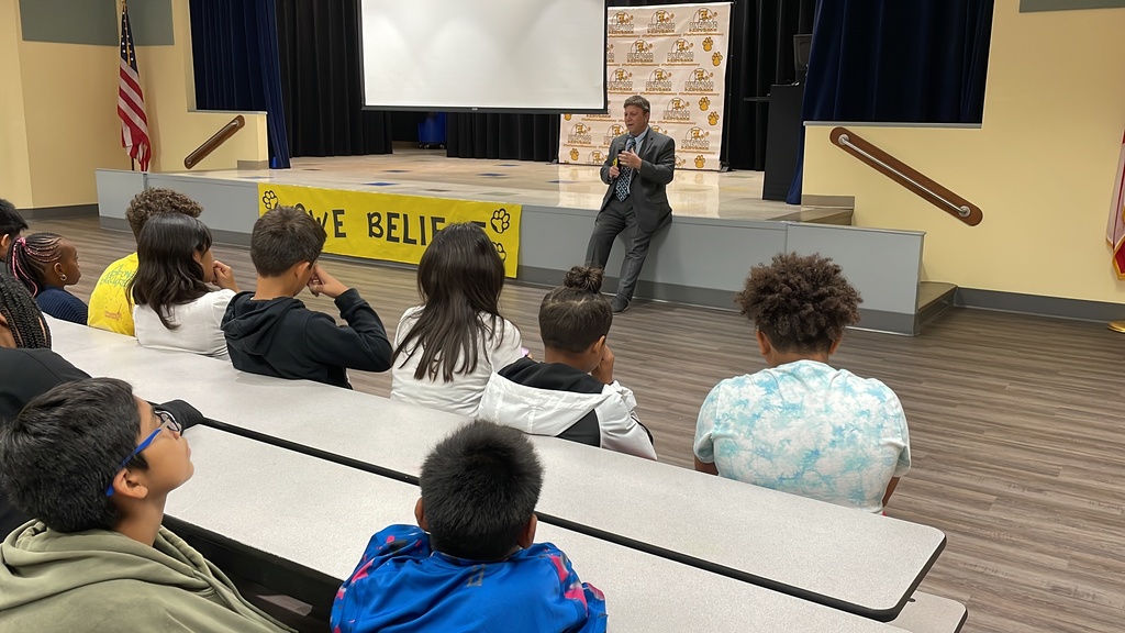 Judge Alan Forst teaches students about the Bill of Rights